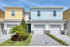 Luxury 3 Bedroom Townhouse with Patio - 7917DS
